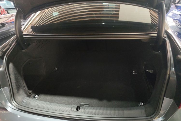 奥迪A4L 2018款 30周年年型 40 TFSI 进取型机舱底盘23