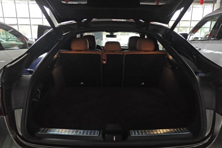 奔驰GLC轿跑 2020款 GLC 260 4MATIC 轿跑SUV机舱底盘23