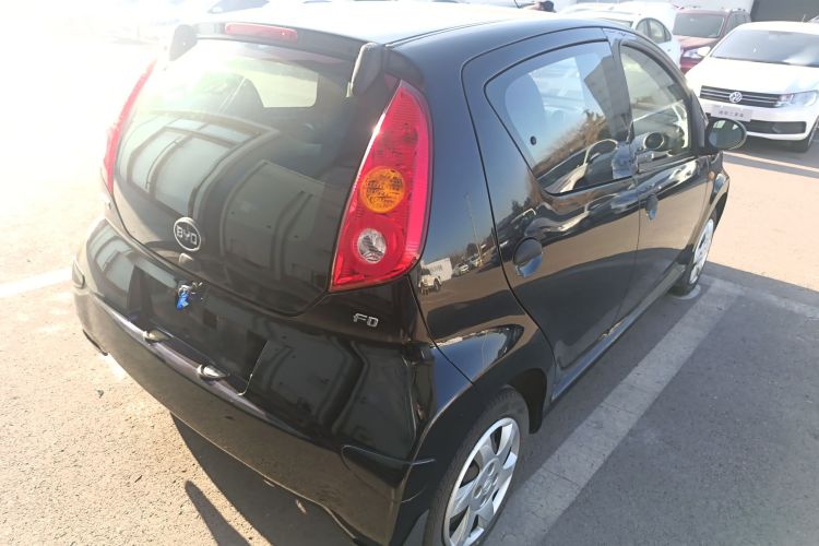 比亚迪F0 2012款 1.0L 悦酷型车身外观7