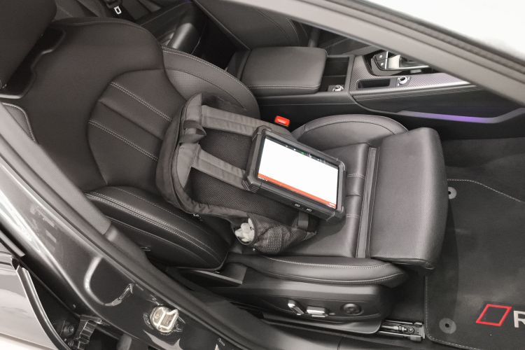 奥迪A4L 2024款 40 TFSI quattro RS套件燃速型局部细节41