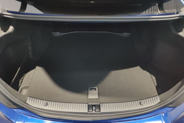 奔驰C级 2019款 改款 C 260 L 运动版机舱底盘23