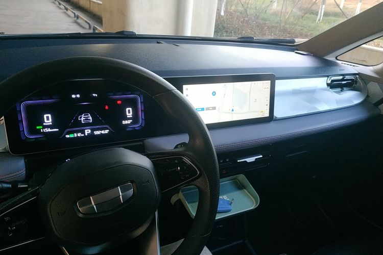 吉利几何E萤火虫 2023款 320KM 乖帅虎 5座中控内饰12