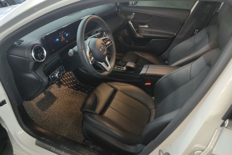 奔驰A级 2021款 A 200 L 运动轿车动感型局部细节19