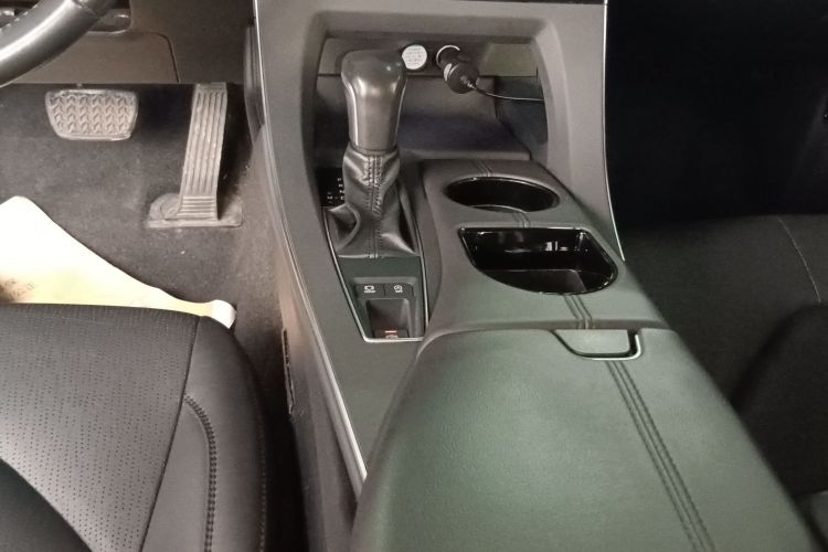 丰田 亚洲龙 2019款 2.0L 豪华版 国VI中控内饰18