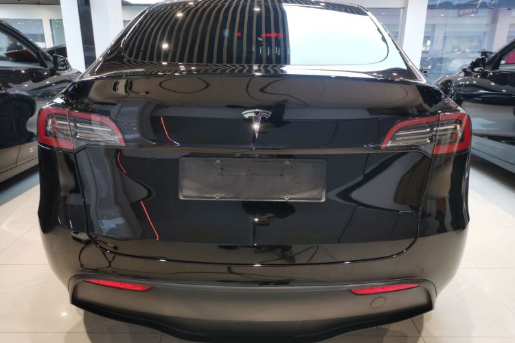 特斯拉 Model Y 2022款 后轮驱动版车身外观6
