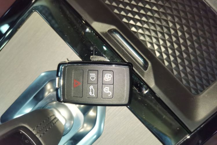 路虎 揽胜极光 2023款 极光L 249PS 豪华版中控内饰11