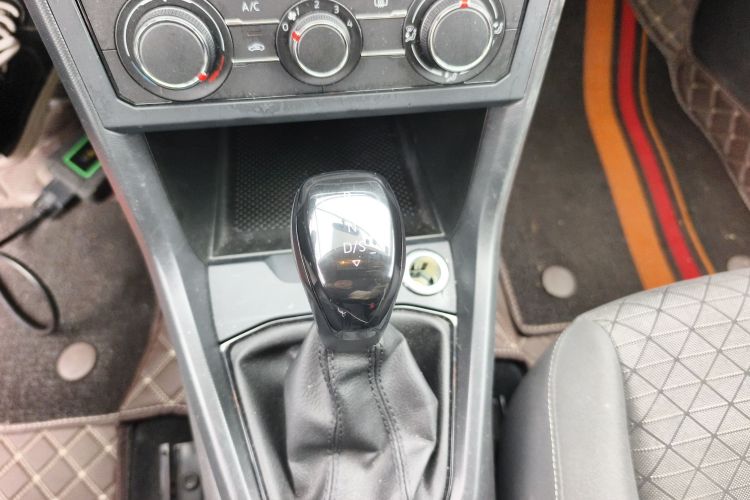 大众 途铠 2023款 改款 1.5L 自动风尚版中控内饰18