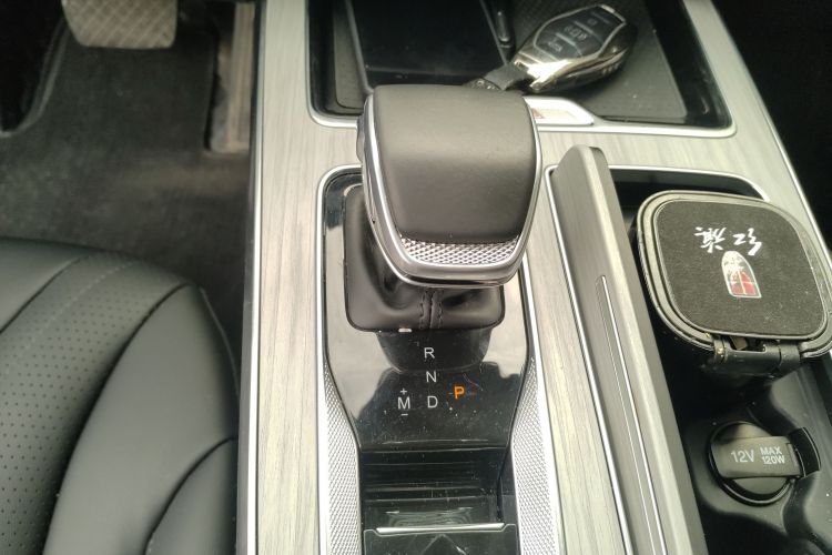 红旗HS5 2025款 2.0T 两驱玄影版中控内饰18