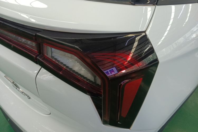 吉利几何E萤火虫 2022款 401KM 玲珑虎 4座车身外观9