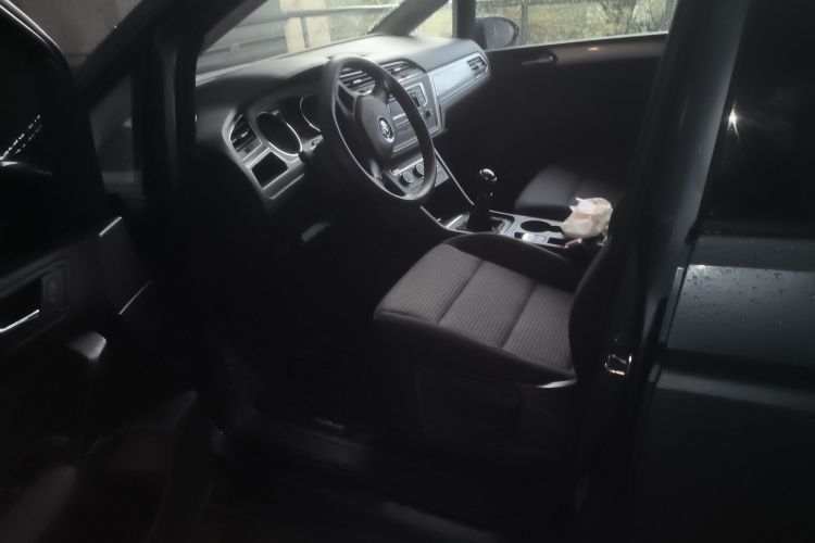 大众 2018款 途安L 1.6L 手动风尚版中控内饰20