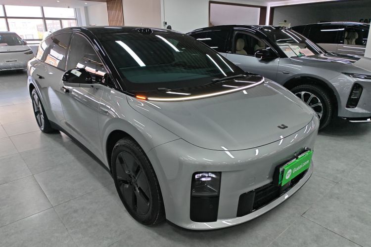 理想汽车 理想i6 2025款 两驱标准型车身外观3
