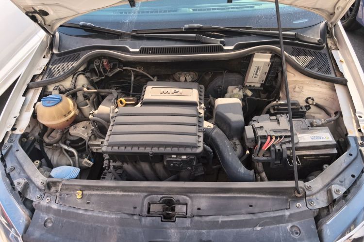 大众 Polo 2016款 1.4L 自动风尚型机舱底盘24