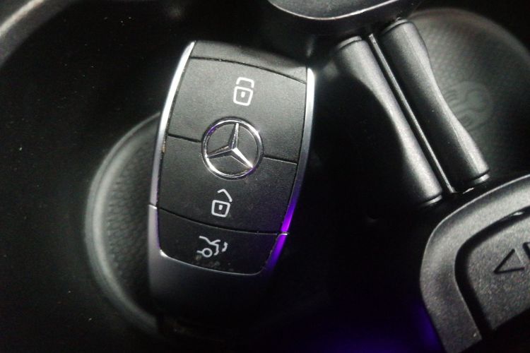 奔驰A级 2021款 A 200 L 运动轿车时尚型中控内饰7001