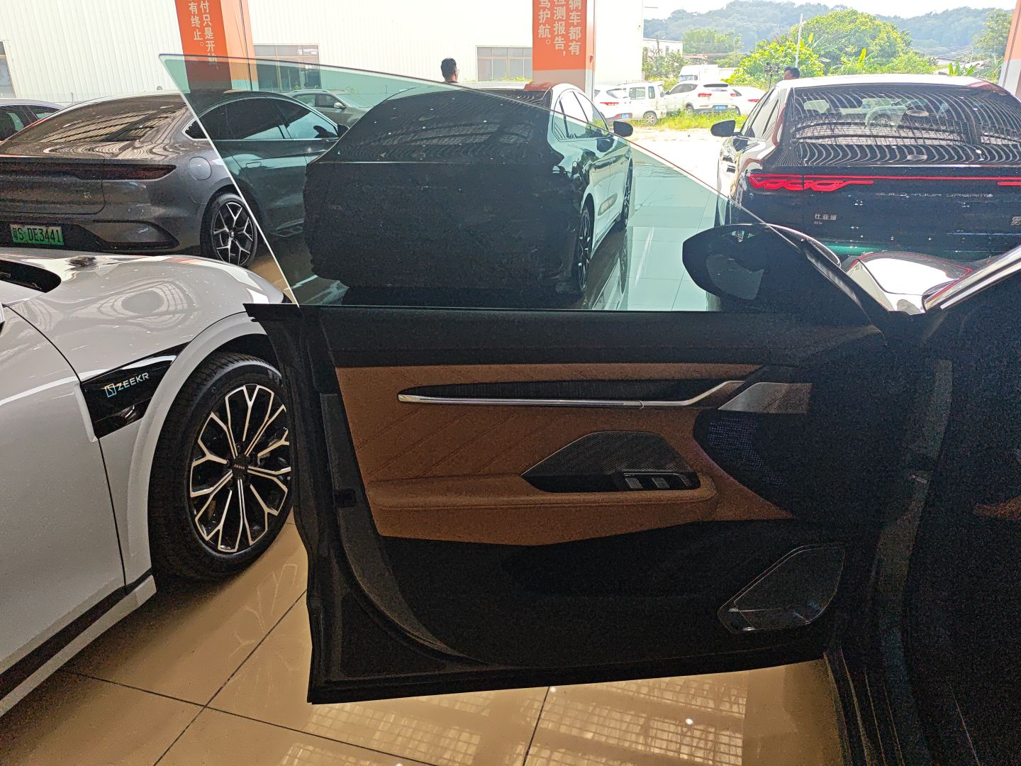 极氪001 2022款 长续航双电机 WE版