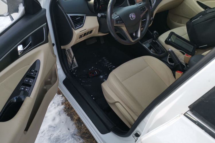 长安 逸动 2016款 1.6L 自动风尚型中控内饰20