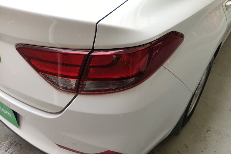 现代 悦动 2018款 1.6L 自动悦目版GL 国V车身外观9