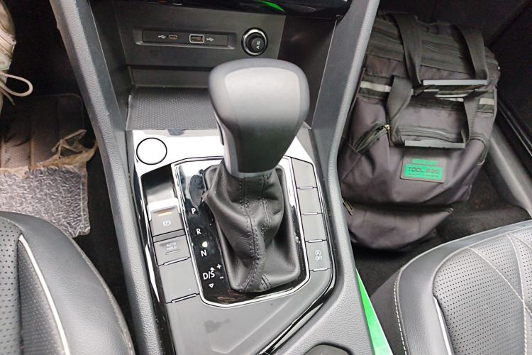 大众 途观L 2024款 300TSI 自动两驱智享版中控内饰18