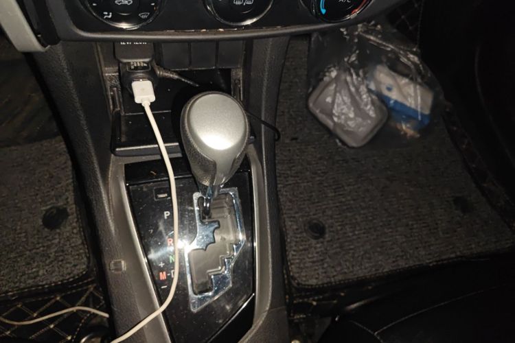 丰田 卡罗拉 2017款 改款 1.2T S-CVT GL中控内饰18