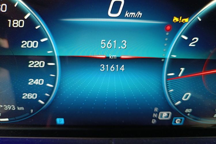 奔驰E级 2023款 E 300 L 时尚型中控内饰15