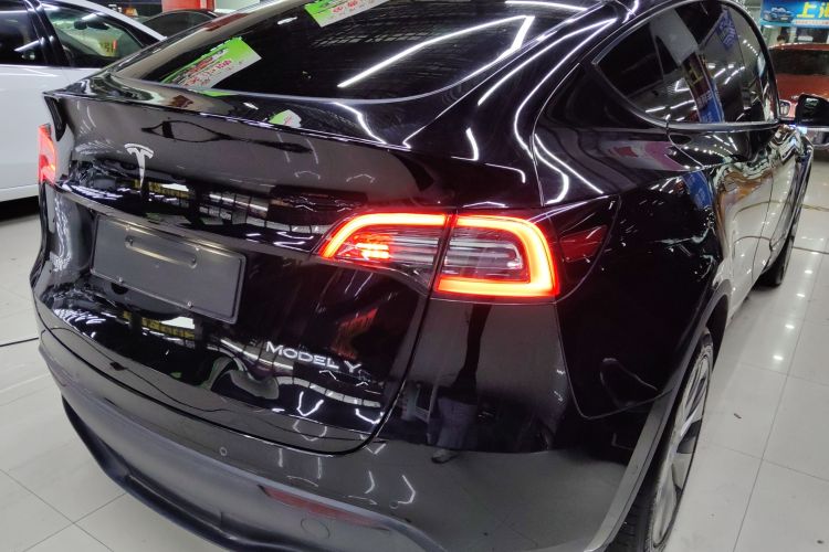 特斯拉 Model Y 2021款 长续航全轮驱动版 3D7车身外观7