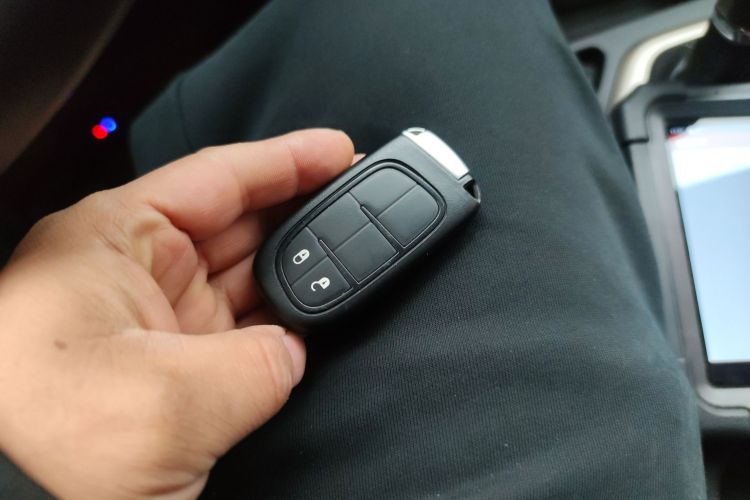 Jeep 自由光 2017款 2.0L 优越版中控内饰11