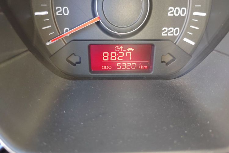 起亚K2 2012款 三厢 1.4L MT GLS纪念版中控内饰15