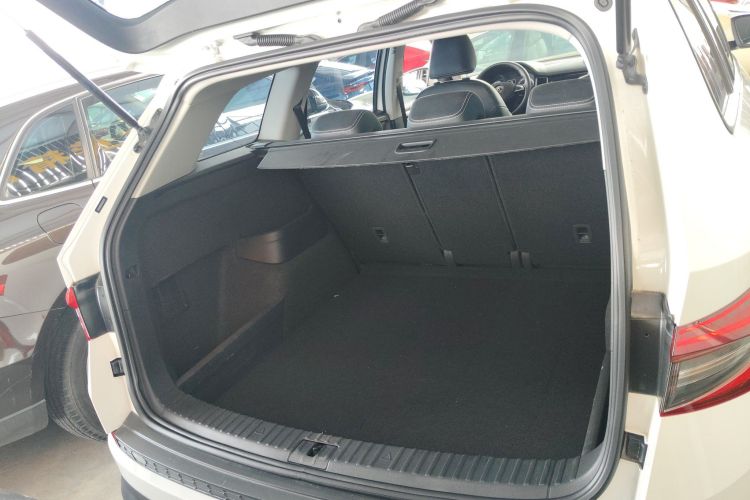 斯柯达 柯迪亚克 2018款 改款 TSI330 5座两驱舒适版机舱底盘23