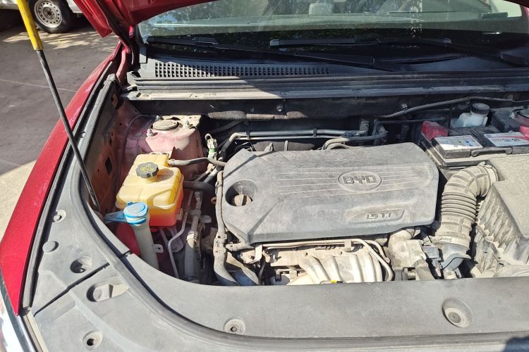 比亚迪 宋Pro 2019款 1.5T 自动豪华型机舱底盘25