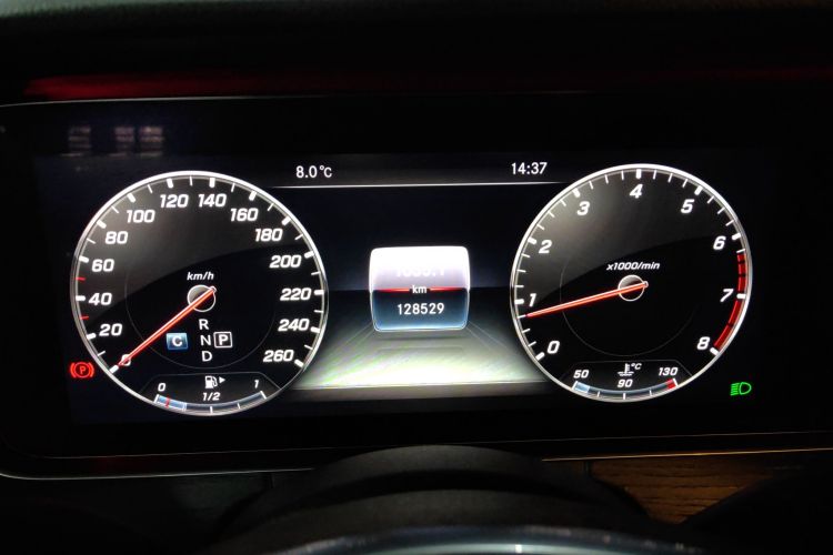 奔驰E级 2018款 E 200 L 运动型局部细节14