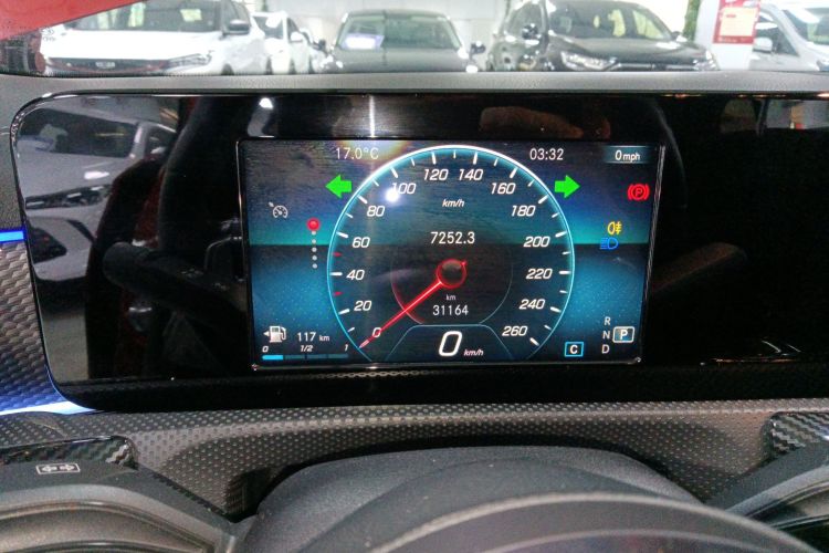 奔驰A级 2019款 改款 A 180 L 运动轿车中控内饰14