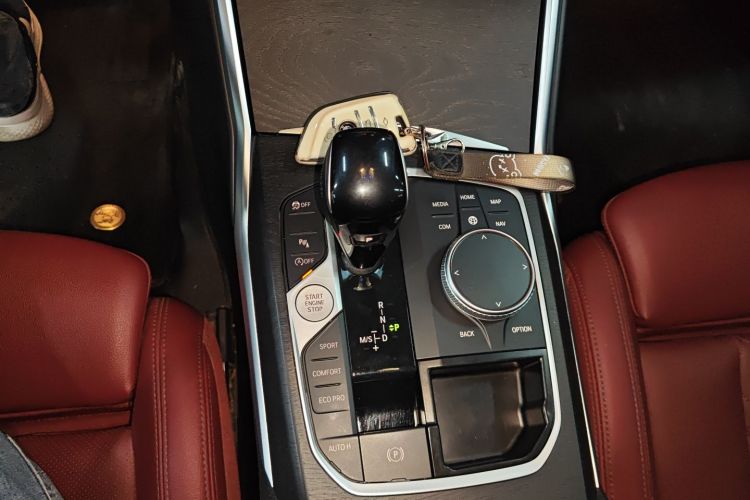 宝马3系 2022款 改款 325i M运动套装中控内饰18