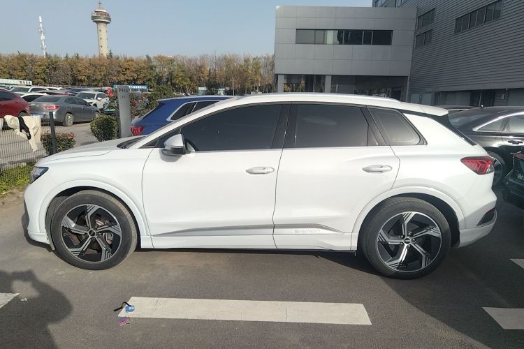 奥迪Q4 e-tron 2024款 40 e-tron 创境版车身外观4