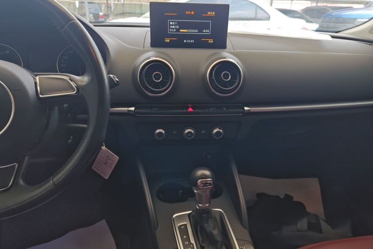 奥迪A3 2016款 Sportback 35 TFSI 进取型中控内饰16