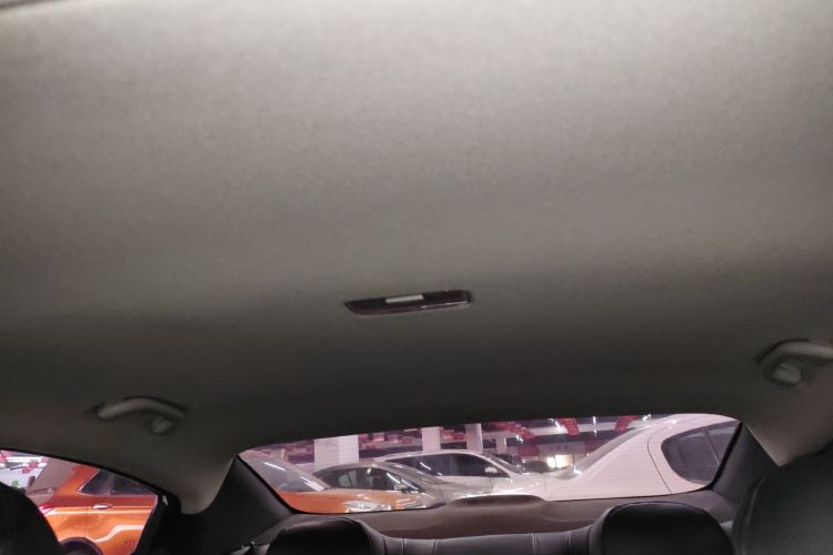 现代 朗动 2015款 1.6L 自动时尚型中控内饰22