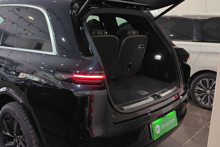 理想汽车 理想L8 2023款 Air机舱底盘23