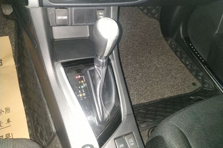 丰田 雷凌 2017款 改款 185T CVT精英版 国V局部细节18