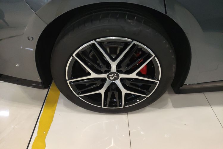 比亚迪 汉L 2025款 DM-p 四驱激光雷达旗舰型车身外观6008