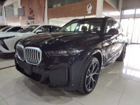 宝马X5 2026款 xDrive 30Li 尊享型M运动曜夜套装