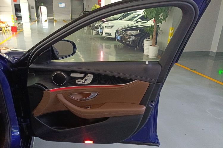 奔驰E级 2018款 E 300 L 运动时尚型中控内饰7005