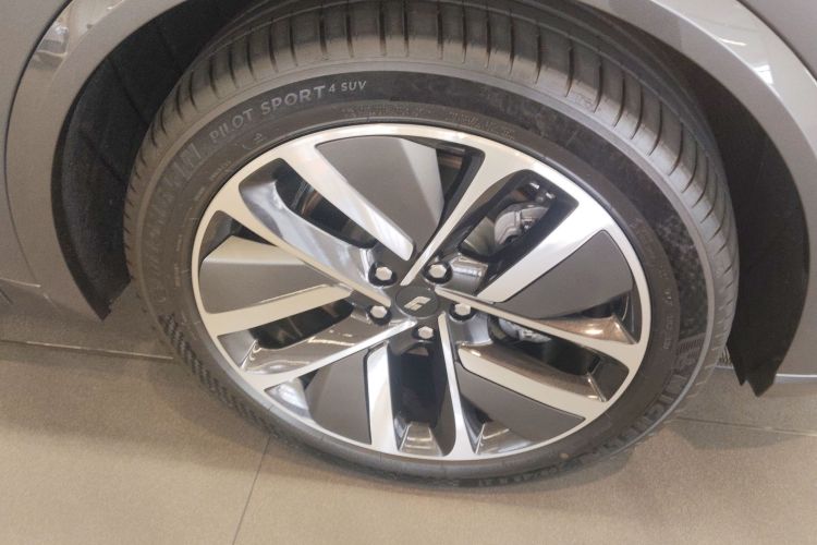 理想汽车 理想L9 2022款 Max车身外观10