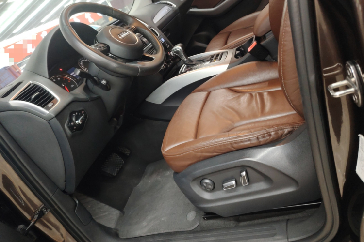 奥迪Q5 2015款 40 TFSI 技术型中控内饰19