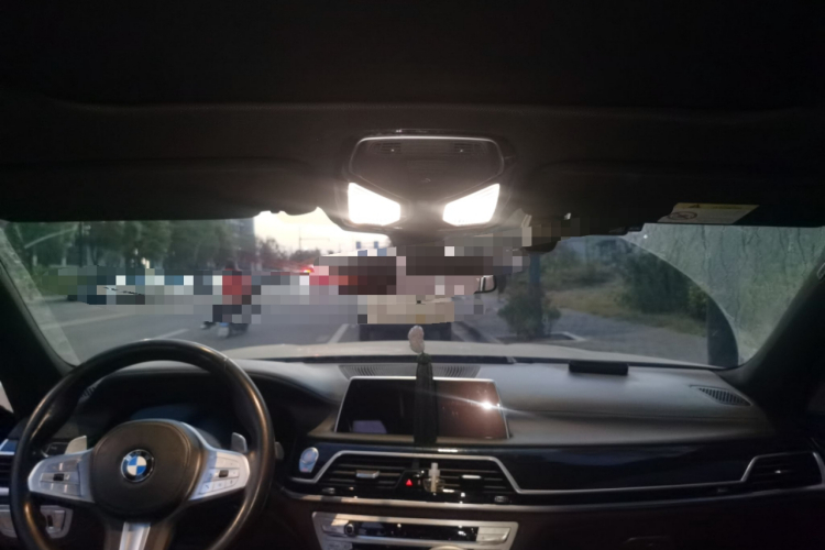 宝马7系 2019款 改款 740Li 尊享型 M运动套装局部细节22