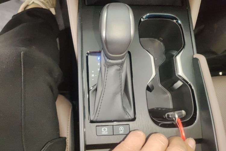 雷克萨斯ES 2025款 200 臻享版中控内饰18