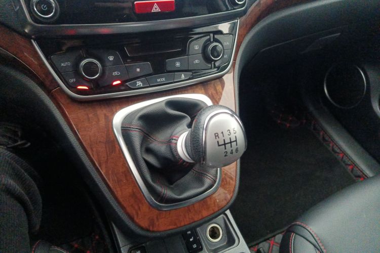 哈弗H6 2015款 改款 运动版 1.5T 手动两驱精英型中控内饰18