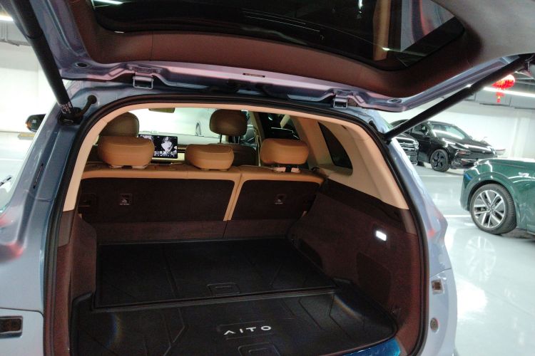 鸿蒙智行 问界M7 2024款 1.5T 四驱Plus版 5座机舱底盘23