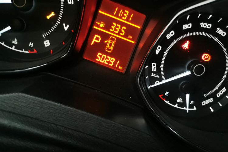 奇瑞 艾瑞泽7 2015款 1.6L CVT致领版中控内饰15