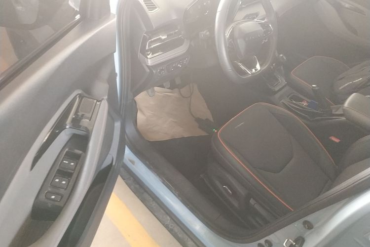 宝骏RS-3 2020款 1.5L 手动24小时在线豪华型中控内饰20