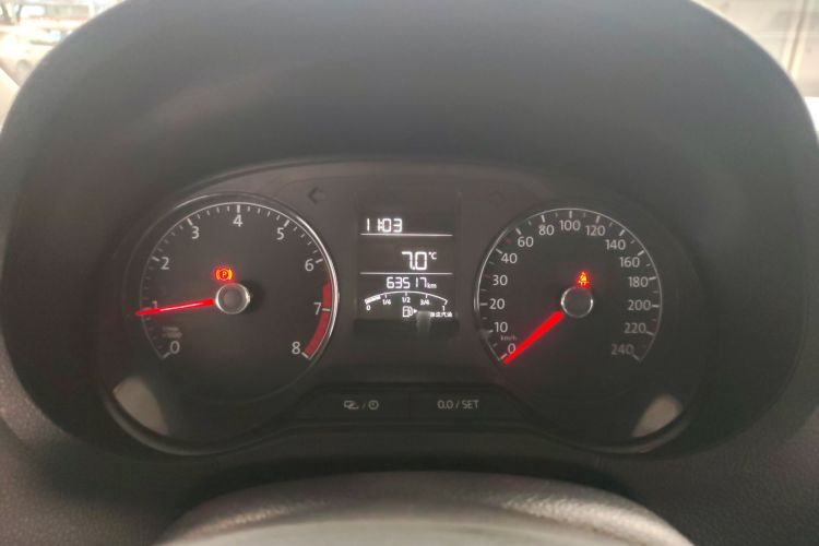 大众 Polo 2016款 1.4L 手动风尚型中控内饰14