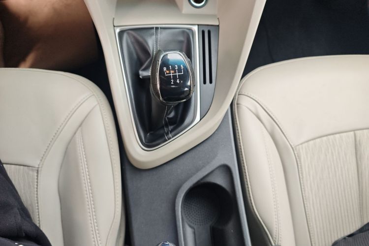 别克 英朗 2016款 15N 手动精英型中控内饰18