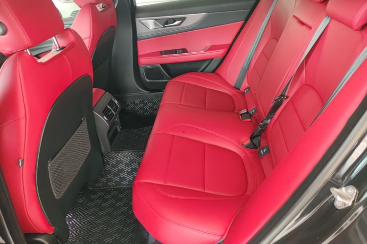 捷豹XEL 2024款 2.0T 250PS R-DYNAMIC S进取运动版中控内饰7004